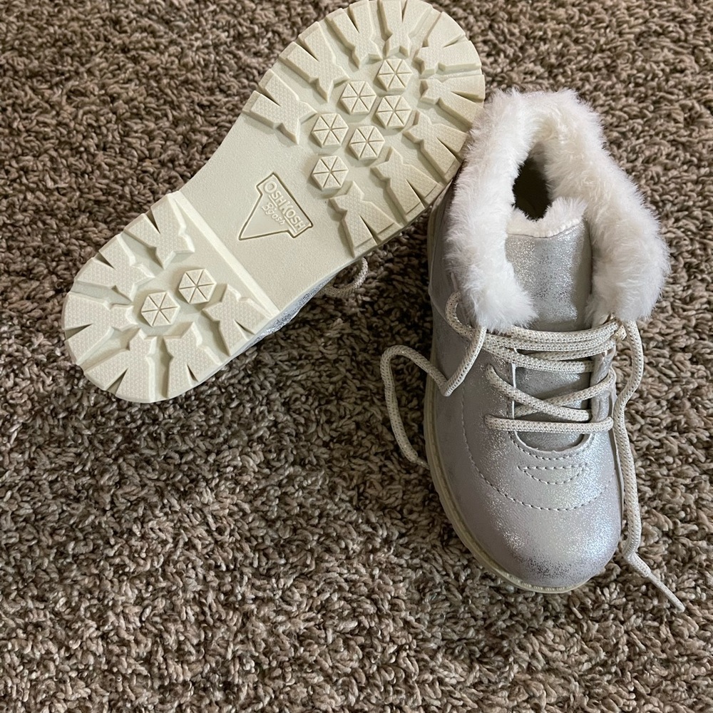 Girl fur boots white shimmery